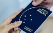 Suspensão de emissão de passaportes é ilegal, diz Idec